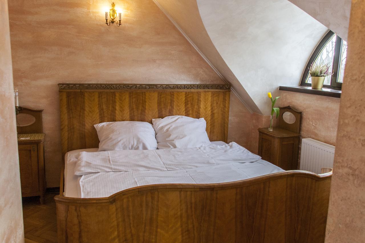 Dwor Anna Bed & Breakfast Ciecierzyn ภายนอก รูปภาพ