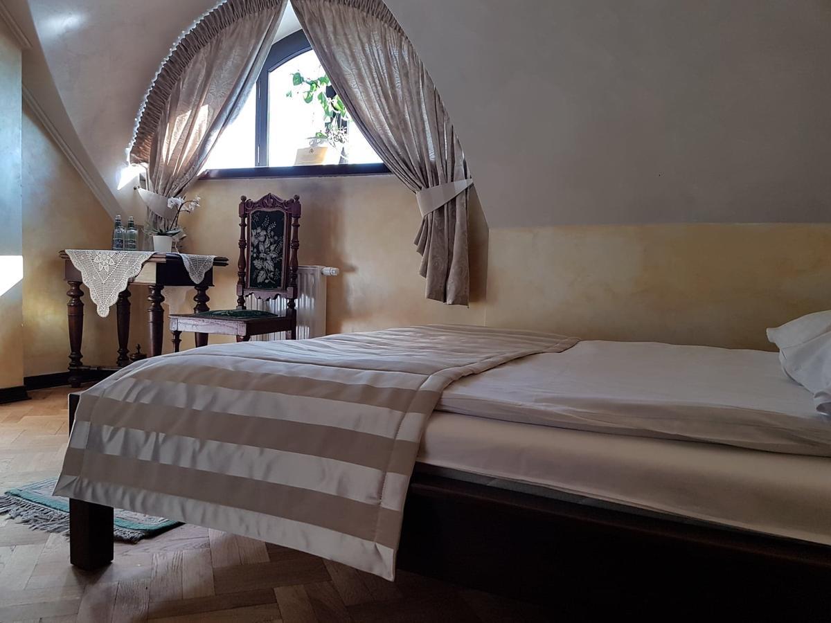 Dwor Anna Bed & Breakfast Ciecierzyn ภายนอก รูปภาพ